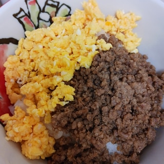 2色そぼろ丼